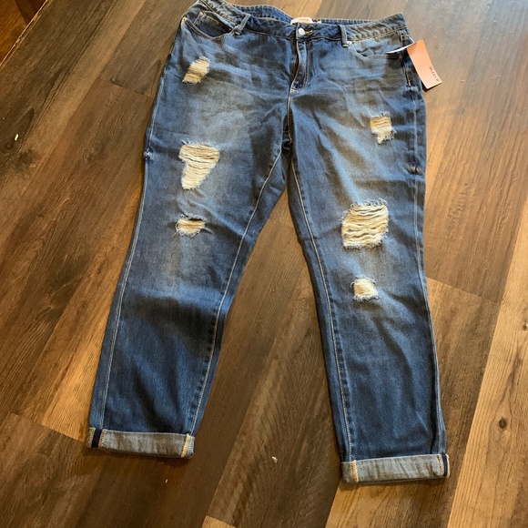 JustFab Denim - Just Fab‎ distressed stretch cuffed jeans. NWT. Retail 54.95